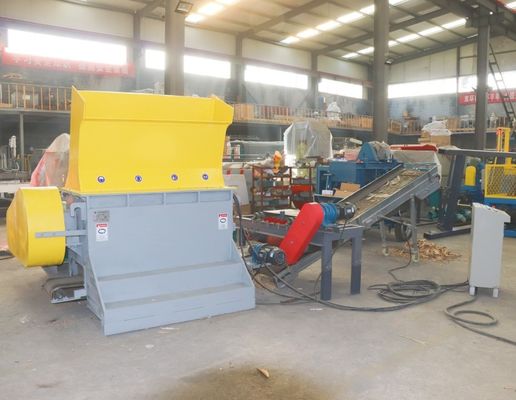 Compact Wood Pallet Grinding Machine Pallet Chipper With Magnet For Household Industry